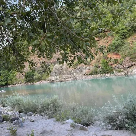 Borbardha Dhe 7 Xhuxhat *