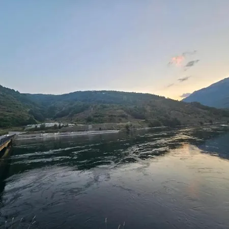 Borbardha Dhe 7 Xhuxhat Lägenhet *