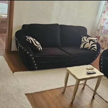 Borbardha Dhe 7 Xhuxhat Lägenhet