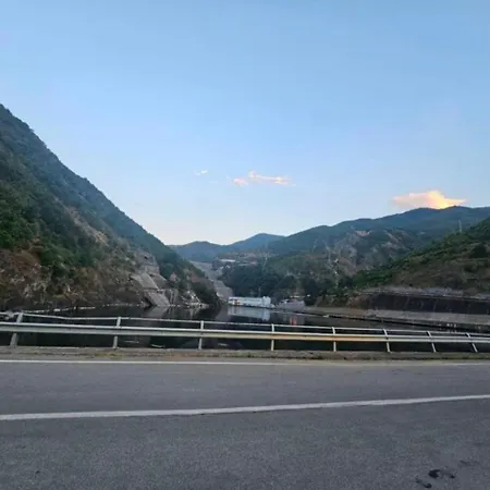 Borbardha Dhe 7 Xhuxhat