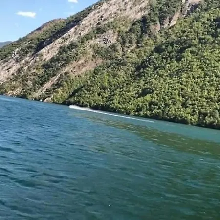 Apartment Borbardha Dhe 7 Xhuxhat