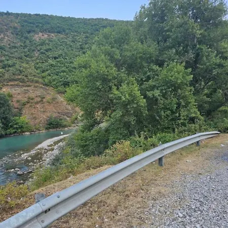 Borbardha Dhe 7 Xhuxhat *