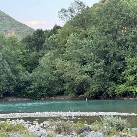 Apartment Borbardha Dhe 7 Xhuxhat