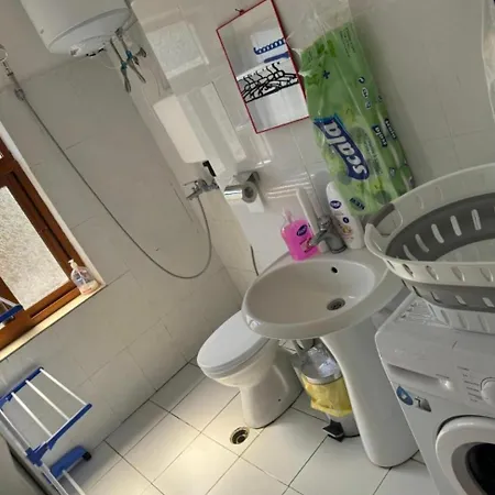 Borbardha Dhe 7 Xhuxhat *