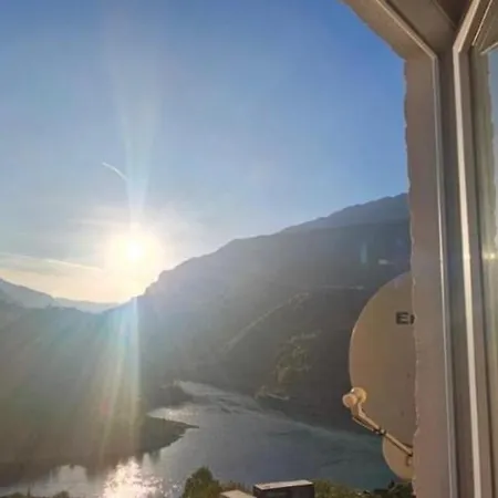 Borbardha Dhe 7 Xhuxhat Tropoje