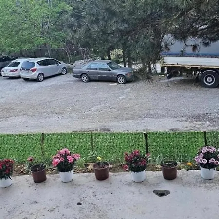 Apartment Borbardha Dhe 7 Xhuxhat