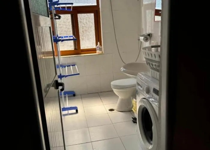 Borbardha Dhe 7 Xhuxhat Apartamento