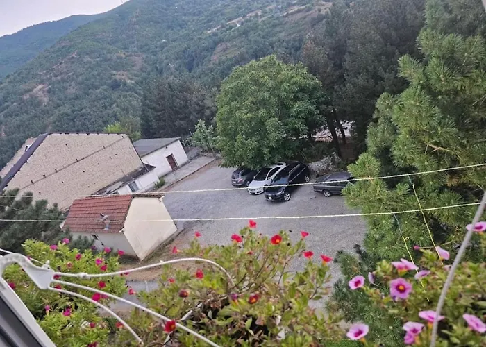 Borbardha Dhe 7 Xhuxhat Tropoje