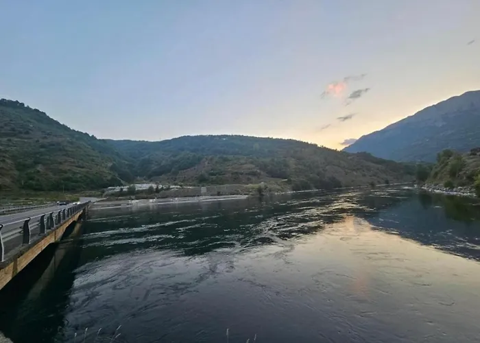 Borbardha Dhe 7 Xhuxhat Daire *