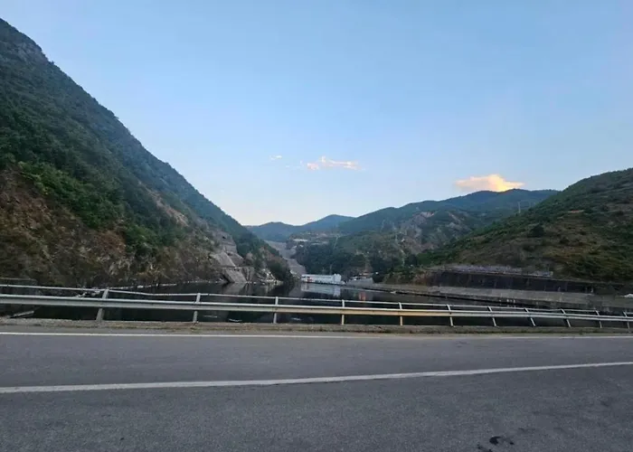 Borbardha Dhe 7 Xhuxhat