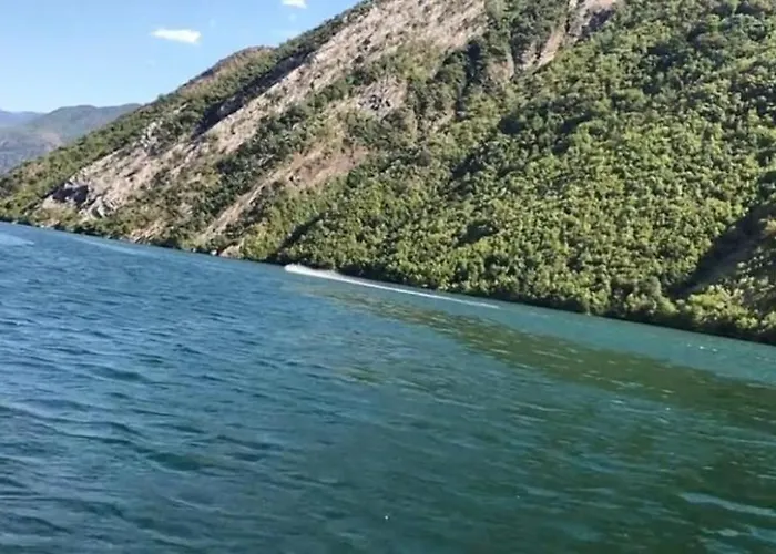 Daire Borbardha Dhe 7 Xhuxhat