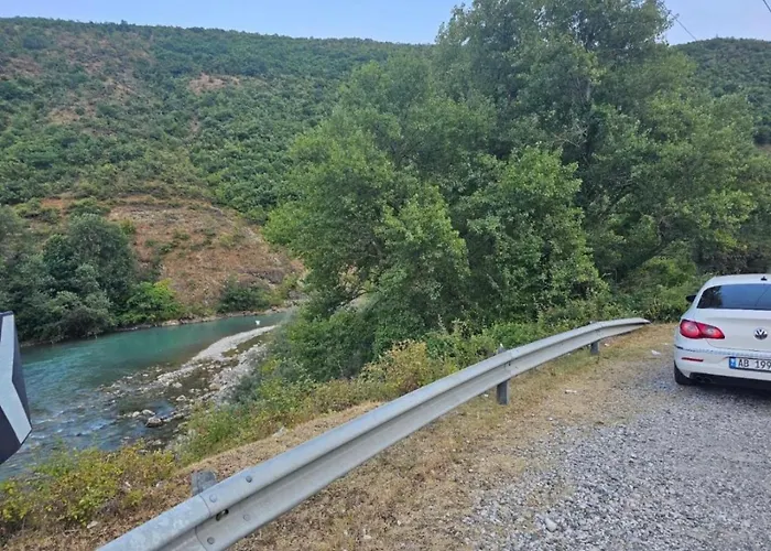 Borbardha Dhe 7 Xhuxhat *