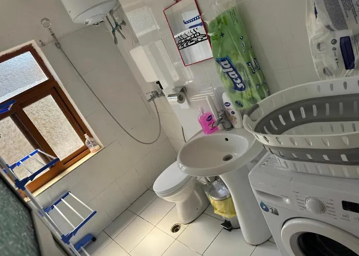 Borbardha Dhe 7 Xhuxhat *