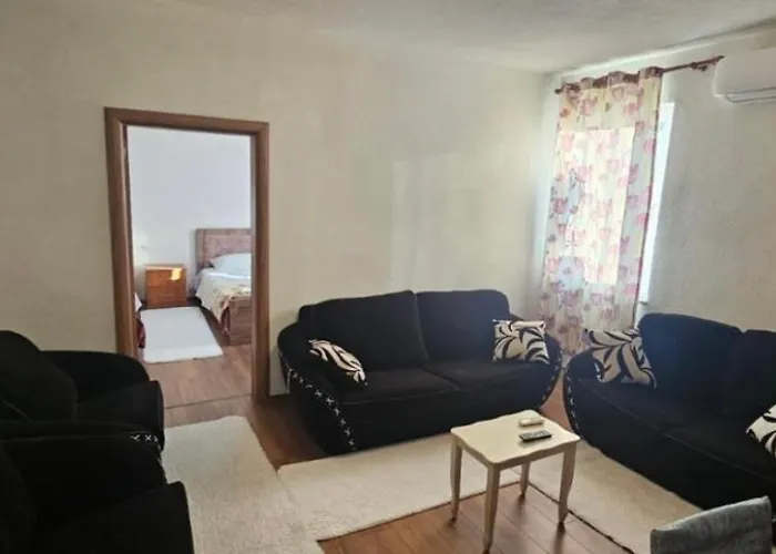 Borbardha Dhe 7 Xhuxhat