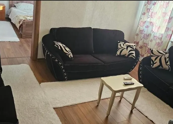 Borbardha Dhe 7 Xhuxhat Apartamento