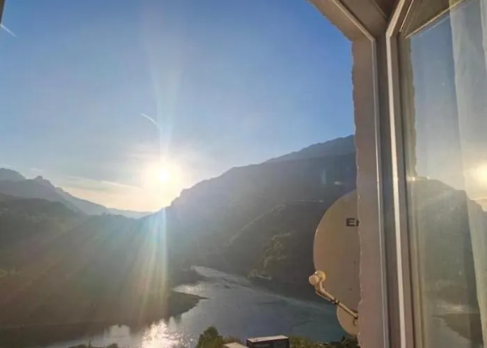 Borbardha Dhe 7 Xhuxhat Tropoje