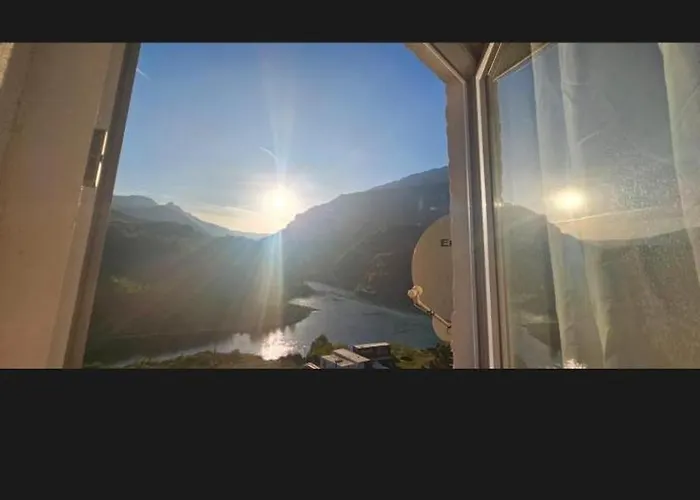 Daire Borbardha Dhe 7 Xhuxhat Tropoje